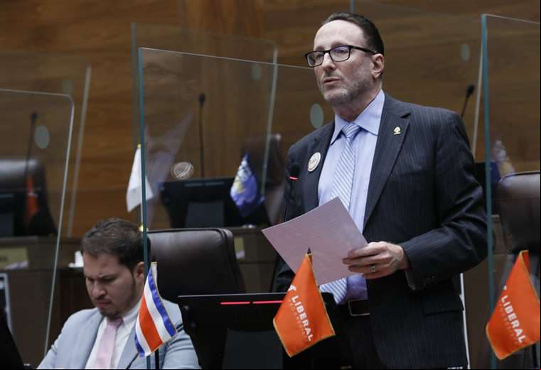 Feinzaig denuncia a Chaves por instigación: “Está jugando con fuego”