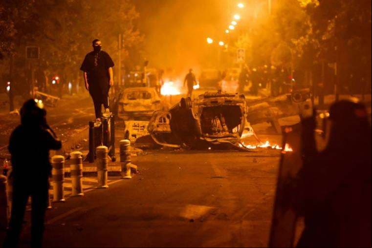 Ataque contra casa de alcalde marca la quinta noche de disturbios en Francia