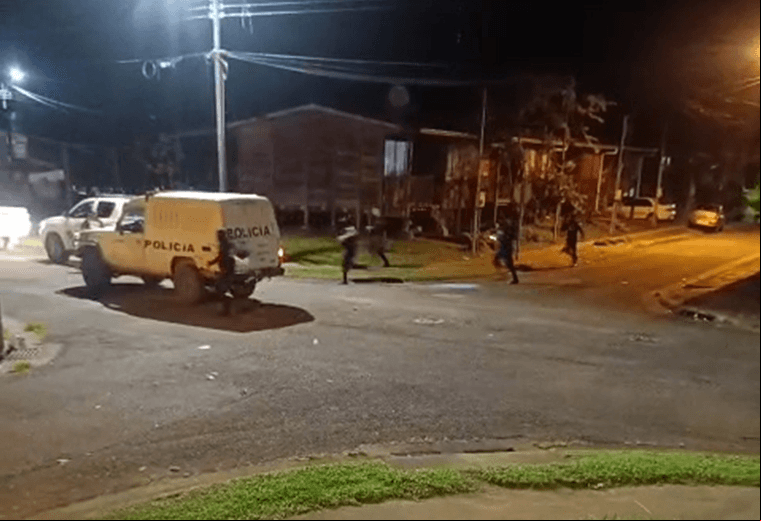 Sicarios entran a casa para matar a hombre, pero hieren a adolescente y vecina inocente