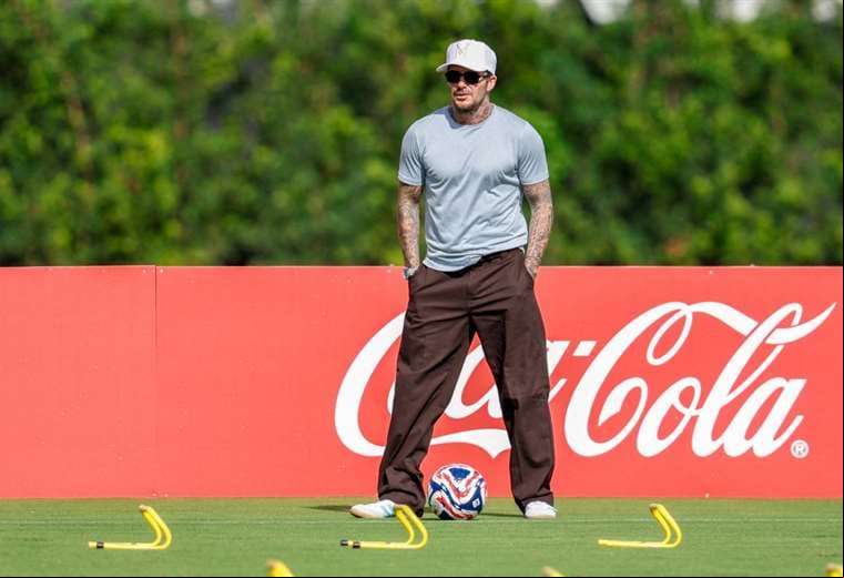David Beckham es nombrado caballero por el rey Carlos III